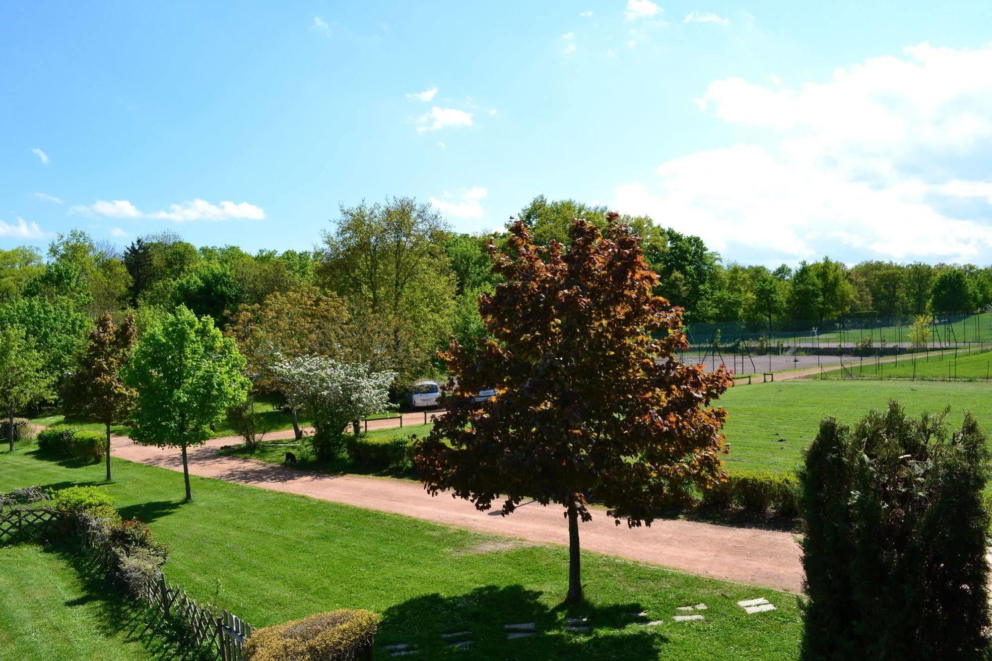 Hotel Du Golf Roanne Exterior photo